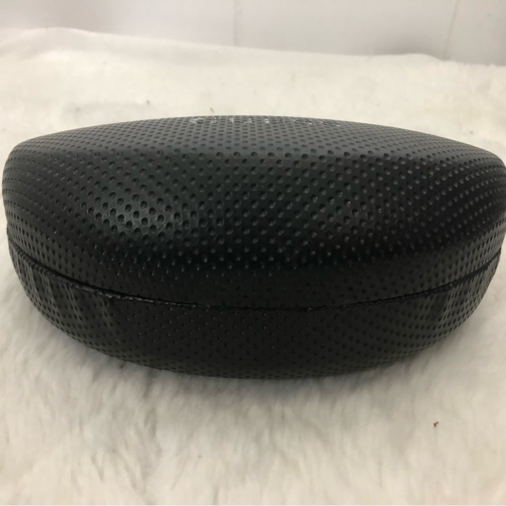 Sunglasses Case. GUESS. - Picture 2 of 4